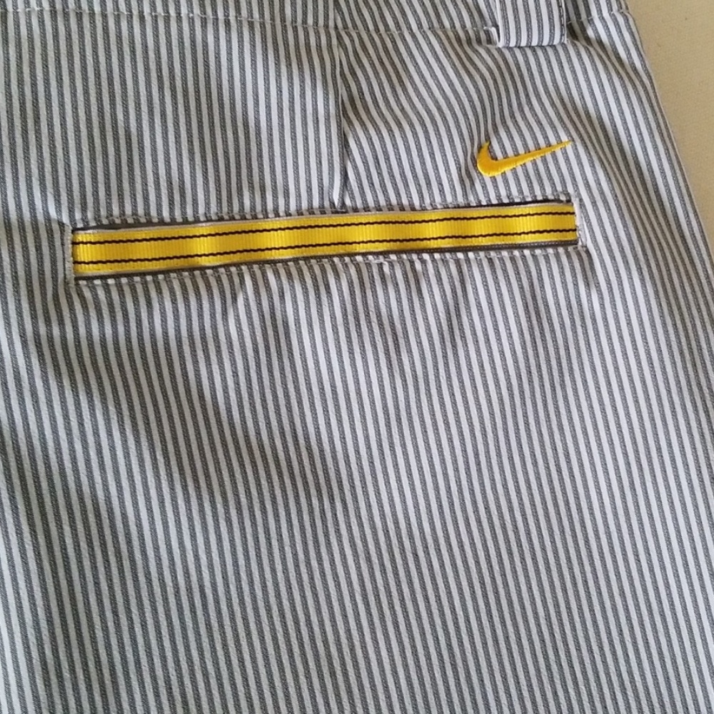 Nike - Picture 3 of 6
